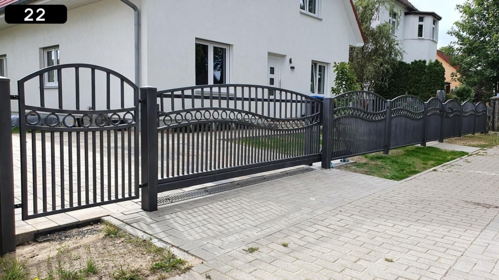 Betonzaun Betonzaun Modell 13 — Holzoptik Stil